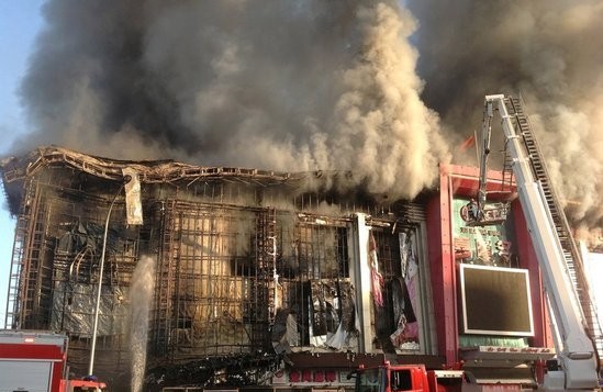 北京石景山一商场发生重大火灾 两名消防员灭火行动中死亡